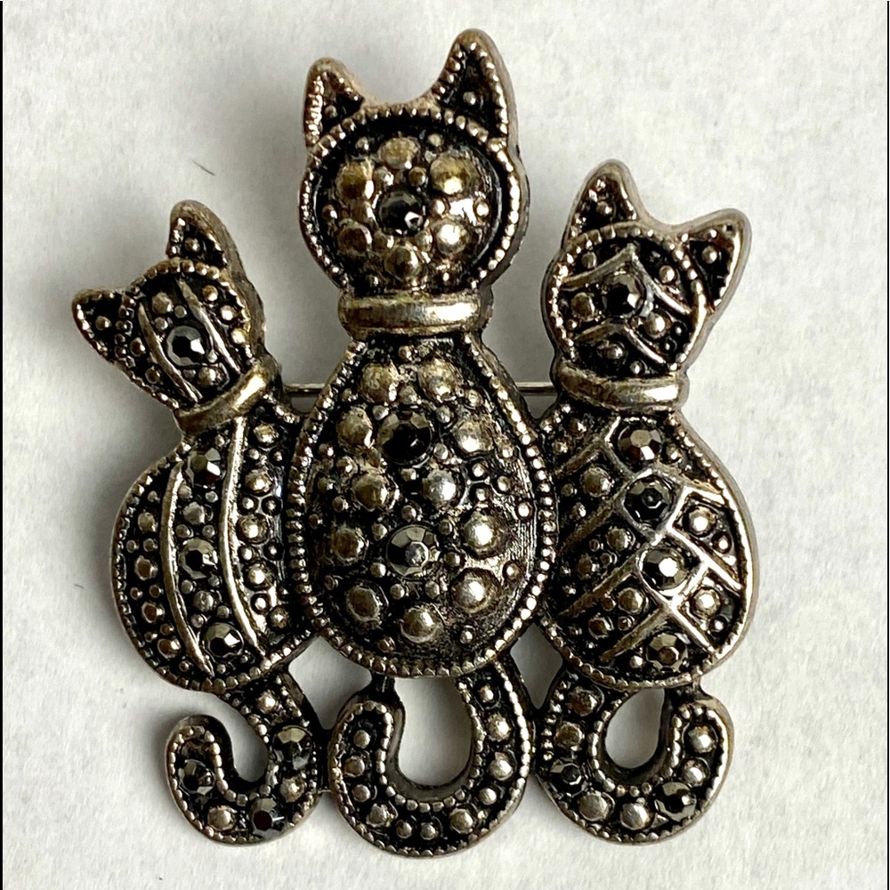 Three Kittens Cat Brooch